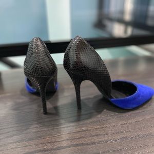 Steve Madden black and blue color block pumps